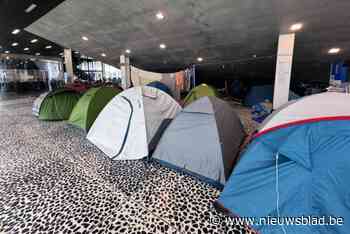 LIVE. 24 uur na ultimatum van UGent-rector: nog steeds dertigtal tenten in UFO-gebouw
