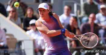 Iga Swiatek houdt Coco Gauff uit finale en is dicht bij vierde titel op Roland Garros
