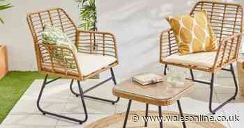 Wowcher's selling a stylish bamboo garden set with more than £250 off