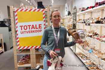 Totale uitverkoop bij bekende schoenenwinkel in de Veldstraat: “We geven korting op elk product in de winkel”