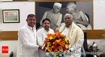 Independent Lok Sabha MP Vishal Patil extends support to Congress