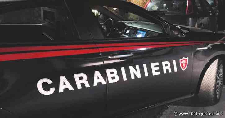 Scoperto in casa altrui, ruba l’auto del sindaco leghista e fuggendo si schianta contro il municipio: arrestato 28enne nella Bergamasca