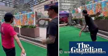 Former cricketer Dale Steyn taught how to bowl after going unrecognised at street event – video