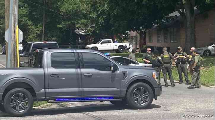 Two deputies injured, one suspect dead after Robertson Avenue drug search-turned shooting