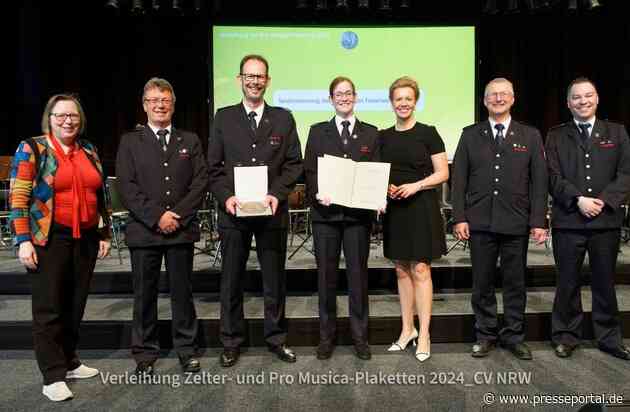 FW Rheurdt: Spielmannszug der Freiwilligen Feuerwehr Rheurdt mit der PRO MUSICA-Plakette ausgezeichnet