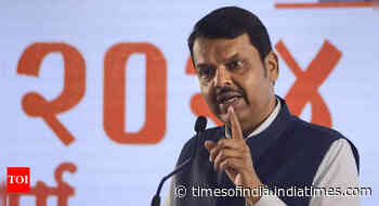 RSS stands by Fadnavis, wants him to steer govt till Maharashtra poll