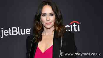 Jennifer Love Hewitt returns to Lifetime Network to star in and direct The Holiday Junkie... alongside her husband and children!