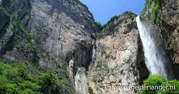 Chinese trekpleister onder vuur na ontdekken pijpleiding achter waterval
