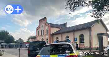 Versuchter Mord in Sarstedt? Messerattacke auf 31-Jährigen am Bahnhof