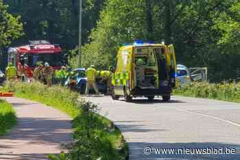 Zware crash in Meeuwen: brandweer moet personen uit wrak bevrijden