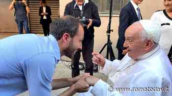 Papa Francesco incontra trenta famiglie in un condominio di Palmarola