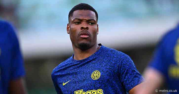 Manchester United target Denzel Dumfries wants to stay at Inter Milan, says club chief