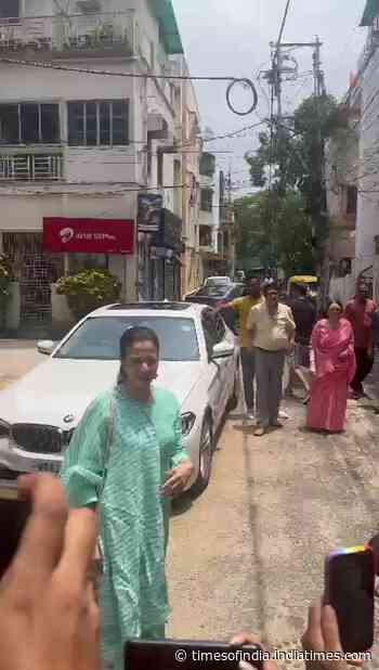 Koel Mallick steps out to vote with her parents