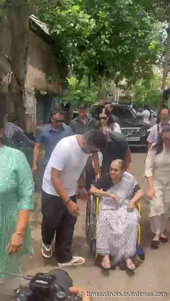 Celeb couple Raj Chakrabarty and Subhashree Ganguly on their way to cast vote