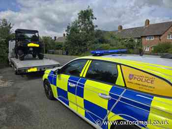 Oxfordshire: Loader van pulled over by police in Woodstock