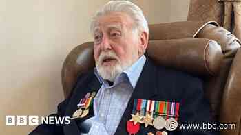 'UK is on a knife edge', warns D-Day veteran
