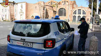 Finti poliziotti derubano turisti mostrandogli distintivi della guardia urbana spagnola