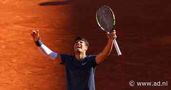 Carlos Alcaraz wint zinderende vijfsetter, Alexander Zverev tegenstander in finale Roland Garros