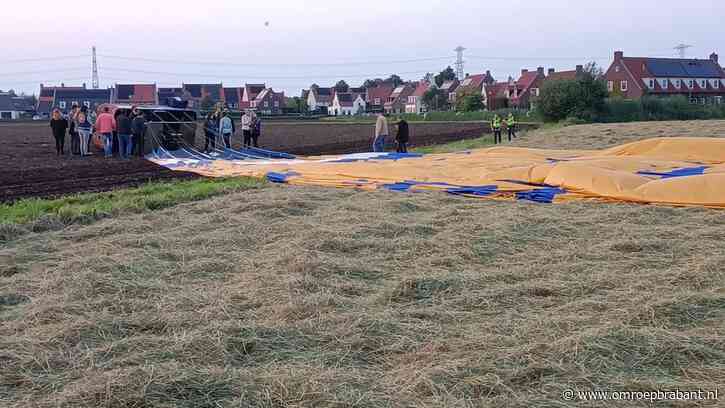 Luchtballon maakt noodlanding in weiland, fietser ziet het gebeuren