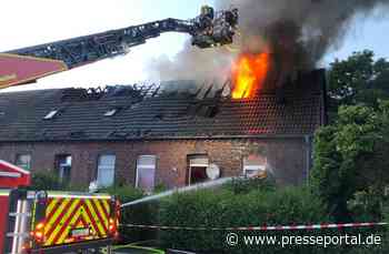 FW Bocholt: Feuerwehr löscht brennenden Dachstuhl