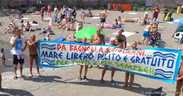 Napoli, protesta di “Mare Libero” per il diritto di accesso al litorale di Posillipo: “Basta al numero chiuso sulle spiagge libere”