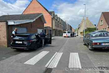 Politieactie in Sint-Lievens-Houtem: gewapende agenten sluiten tijdlang straat af