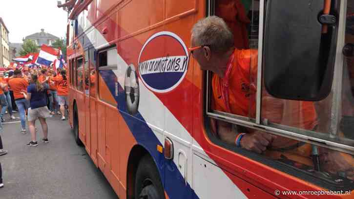 Beroemde Oranjebus vertrekt uit Brabant voor EK voor 50e Oranjemars