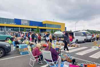Gezellig druk op grote Ikea rommelmarkt in Gent: 155 kraampjes en Radio Dendria draait plaatjes voor de sfeer