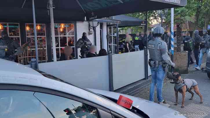 Illegaal gokken: arrestatieteam doet inval in vol restaurant in Hilversum (UPDATE)