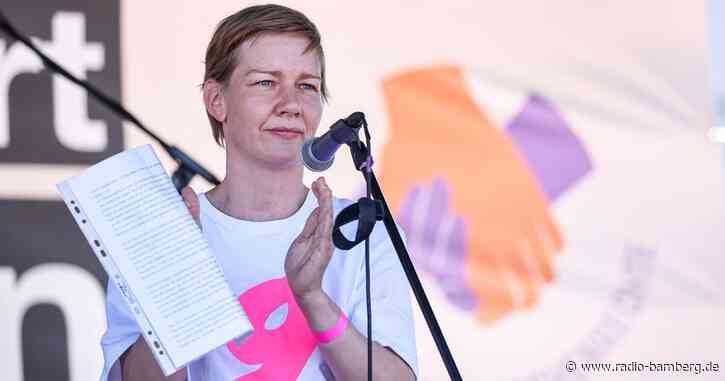 Sandra Hüller ruft bei Demo zur Wahl auf