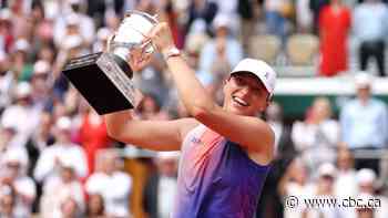 Iga Swiatek claims 3rd straight French Open title