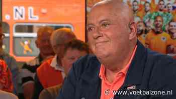 Jack van Gelder raakt emotioneel van bezoek van selectie Nederlands elftal aan tv-studio