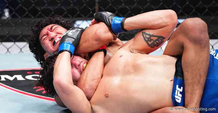 UFC Louisville video: Raul Rosas Jr. taps Ricky Turcios with nasty rear-naked choke in second round
