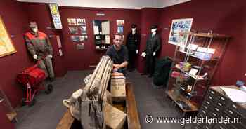 Geschiedenisfanaat Jeffrey (26) toont zijn enorme PTT-collectie: ‘Heb ook de oude brievenbus van Paleis Soestdijk’