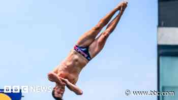 Cliff diver Heslop back to winning ways