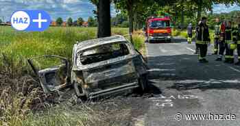 Fahrer stirbt nach Unfall - Passanten holten ihn zuvor aus dem brennenden Auto