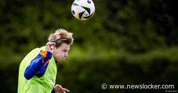 Frenkie de Jong weer op trainingsveld bij Oranje: ‘Volgende stap gezet, maar hij kan nog geen wedstrijden spelen’