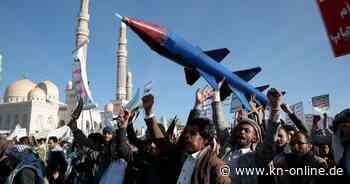 Huthi-Angriff im Roten Meer: Rakete trifft Handelsschiff