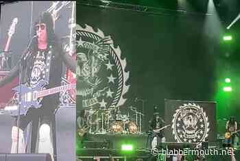 W.A.S.P.'s BLACKIE LAWLESS Performs While Seated At First Post-Surgery Concert