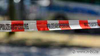 Polizei schweigt zu Ermittlungen: Passantin entdeckt Frauenleiche in Schleswig-Holstein