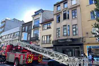 Brand breekt uit op terras van woonhuis: brandweer kan schade beperken