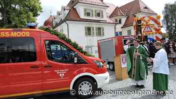 Feuerwehr Straß-Moos erhält Segen für neue Fahrzeuge