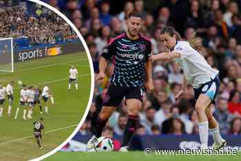 VIDEO. Een vleugje nostalgie in Londen: Eden Hazard scoort nog eens op Stamford Bridge (met wat hulp van de doelman)
