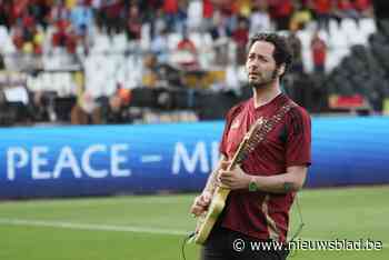 Gitarist Cedric Maes speelt ‘Brabançonne’ voor 36.000 voetbalfans: “Nu kan mijn pa gelukkig sterven”