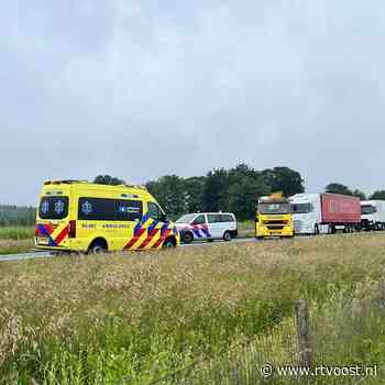 112 Nieuws: N36 bij Stegeren dicht na aanrijding | fietser gewond bij ongeluk in Deventer