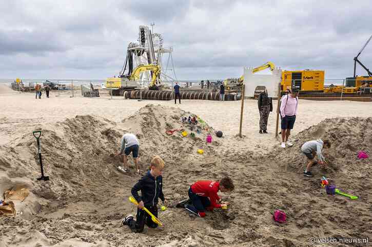 Geslaagde Dag van de Bouw op strand Velsen in teken van aansluiting ‘wind op zee’