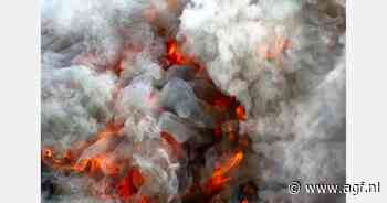 Twee loodsen verwoest bij brand landbouwbedrijf in Zeewolde