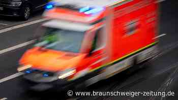 Unfall bei Göttingen: Rettungswagen wird in Graben geschleudert