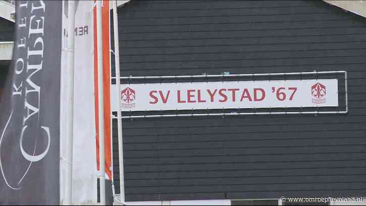 Lelystad - Zes rode kaarten en vechtpartij bij wedstrijd tussen SV Lelystad '67 en Veluwse Boys