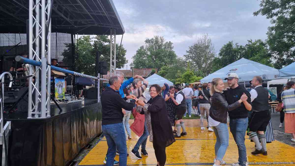 Schmankerltag in Apfeldorf trotz Regenwetter gut besucht